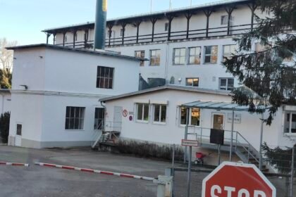 Warn-Alarm nach Brand in Neuburg: Batterien geraten in Lagerhalle in Brand