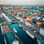 Skandinavische Stadtmöbel verbinden Funktion und langlebige Materialien