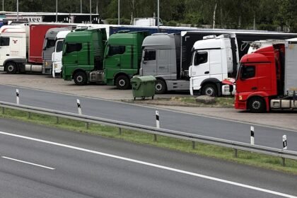 Zahl mautpflichtiger Lkws auf Autobahnen im Juni gesunken