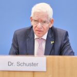 Zentralratspräsident Schuster skeptisch bei AfD-Verbot