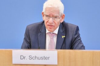 Zentralratspräsident Schuster skeptisch bei AfD-Verbot