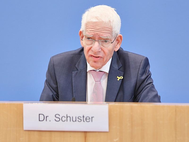 Zentralratspräsident Schuster skeptisch bei AfD-Verbot