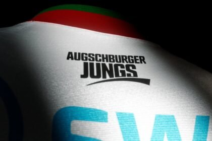 Wie sieht das neue Trikot der Augsburger Panther aus?
