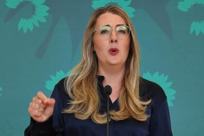 9.600 Hitztetote: Dröge kritisiert Schweigen des Kanzlers