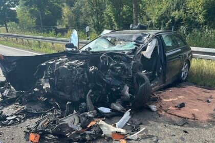 Frau kommt bei Frontalzusammenstoß auf B31 bei Lindau-Schönau ums Leben