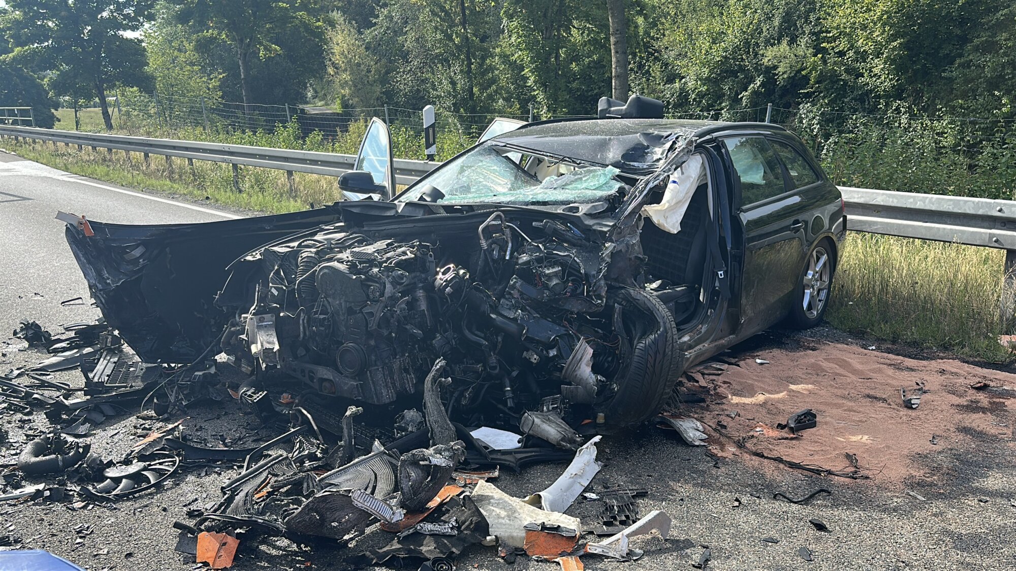 Frau kommt bei Frontalzusammenstoß auf B31 bei Lindau-Schönau ums Leben