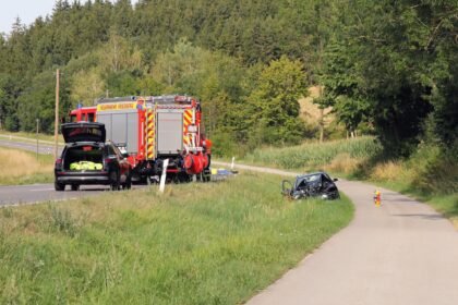 Biker stirbt bei Unfall auf der B300 zwischen Friedberg und Dasing
