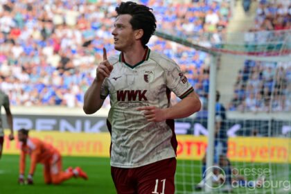 FCA startet furios: Augsburg lässt Schalke keine Chance