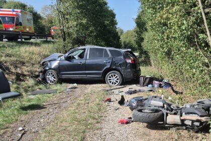Pkw überschlägt sich  – Drei Verletzte bei schwerem Unfall bei Bad Wörishofen