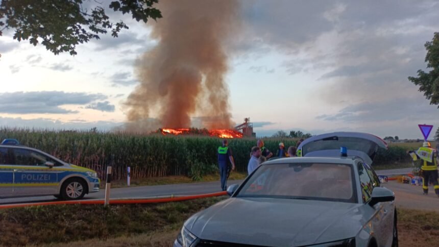 EILMELDUNG: Schweinestall bei Ried in Vollbrand – Polizei warnt wegen starker Rauchentwicklung