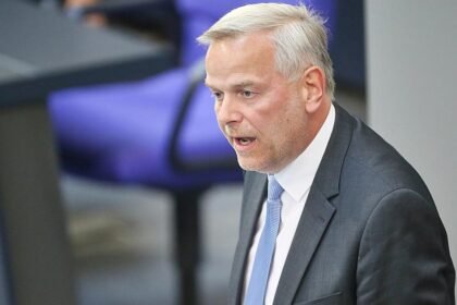 AfD-Politiker Holm bezeichnet Renten-Rebellion als “Rollenspiel”