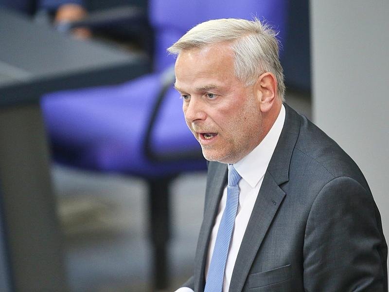 AfD-Politiker Holm bezeichnet Renten-Rebellion als “Rollenspiel”