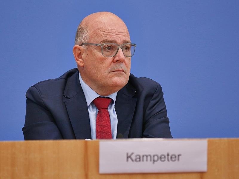 Arbeitgeber kritisieren Debatte um Rente mit 63
