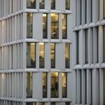 Arbeitszeit pro Kopf leicht gesunken – Ältere trotzen dem Trend