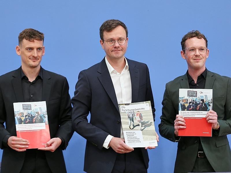 AWO schlägt Zusammenlegung von Sozialleistungen vor