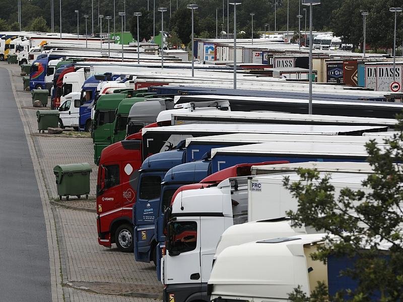 Bilger erwägt Aufhebung des Lkw-Sonntagsfahrverbots