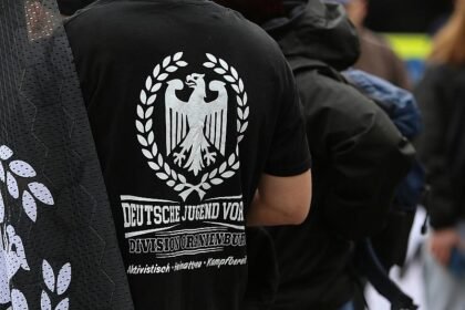 BPB will Rechtsextremismus weiter behandeln