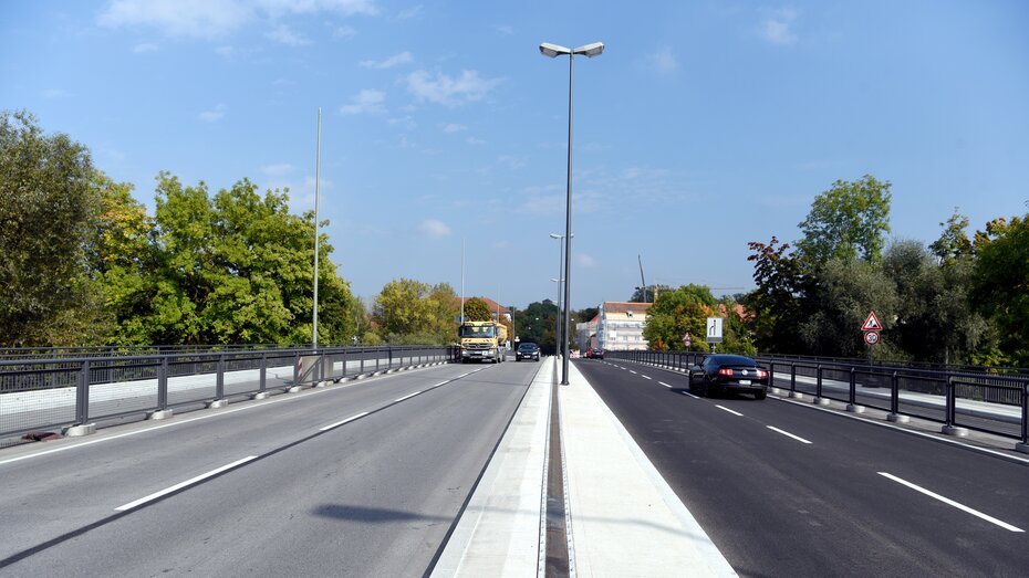 Erhebliche Mängel entdeckt: Stadt Augsburg sperrt MAN-Brücke teilweise für Schwerverkehr