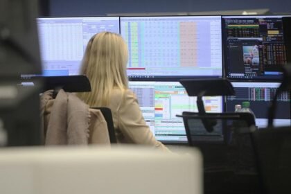 Dax startet kaum verändert – Anleger im Wartemodus