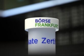Dax startet kaum verändert – Euro stärker