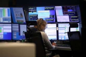 Dax startet positiv – Anleger blicken nach Washington