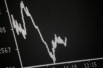Dax startet positiv – Fed-Rede erwartet