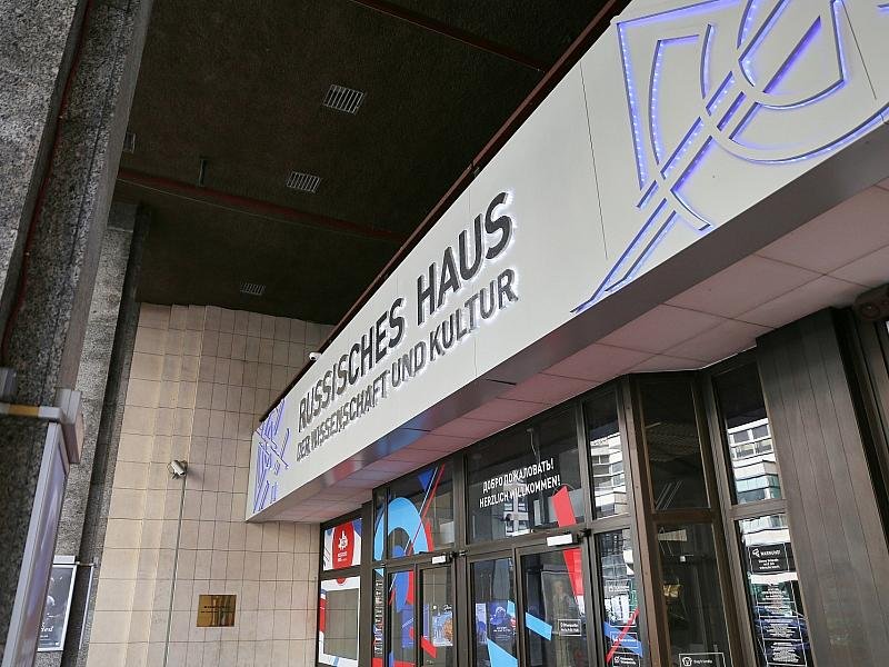 Digitalministerium verteidigt Außenstelle neben Russischem Haus
