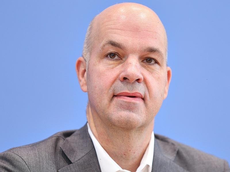 DIW-Präsident: Abschaffung der Rente mit 63 unverzichtbar