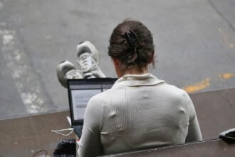 EU stuft ChatGPT und Reddit als “sehr große Online-Dienste” ein