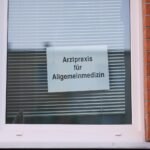 Grüne fordern Verzicht auf AU-Pflicht ab erstem Krankheitstag