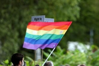 Grüne kritisieren Prien wegen Kürzung von CSD-Förderung