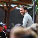 Grünen-Chef Banaszak tourt mit “Taxi Banaszak” durch den Osten