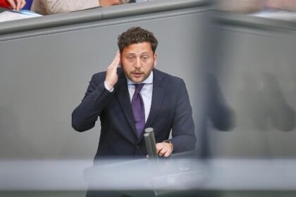 Grünen-Chef kritisiert Attestpflicht als “Quatsch”