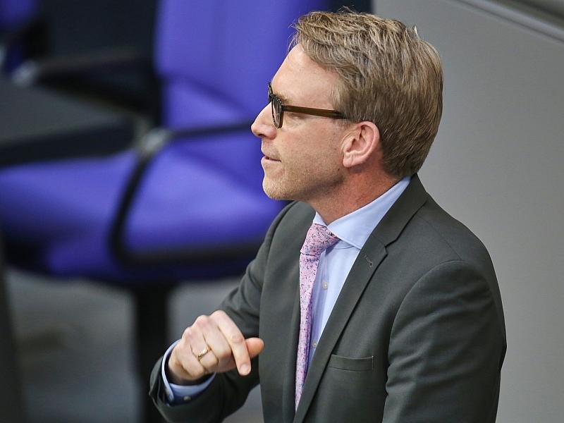 Henrichmann will Geheimdienste zu Cyber-Präventivschlägen befähigen