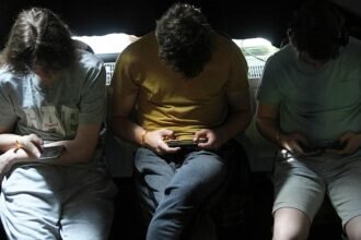 Kinderärzte fordern harte Regeln gegen Social Media