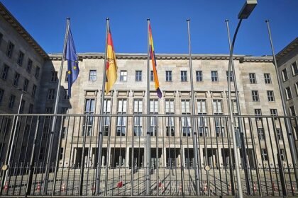 Klingbeil streicht Freibetrag für Mitarbeiterrabatte doch nicht