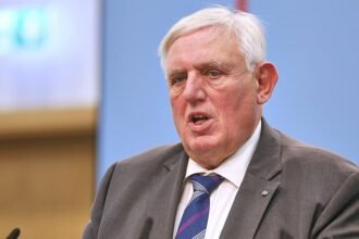 Laumann: Rentenreform vollständig umsetzen