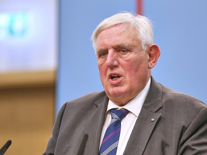 Laumann: Rentenreform vollständig umsetzen