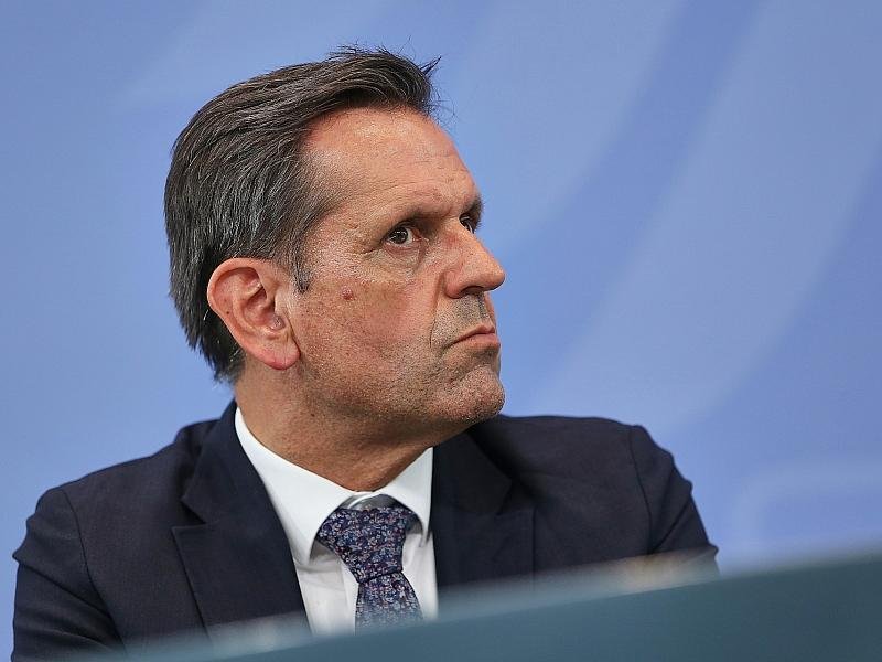 Lies offen für Verschiebung des Klimaziels