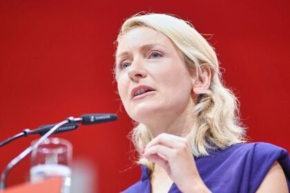 Linke beharrt in Berlin auf Vergesellschaftungen