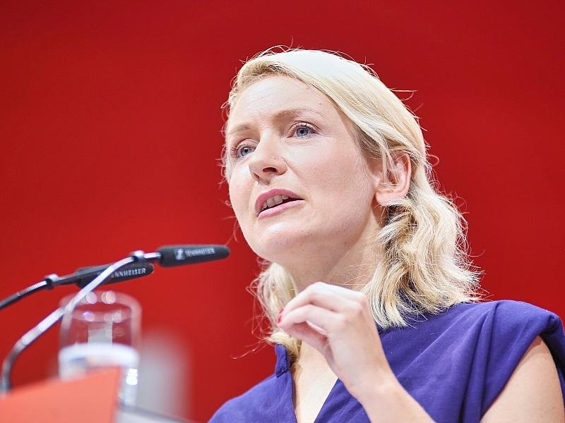 Linke beharrt in Berlin auf Vergesellschaftungen