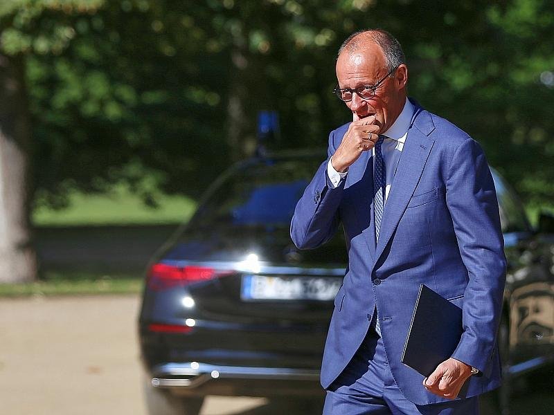 Merz bleibt im Umfragetief: 13 Prozent zufrieden