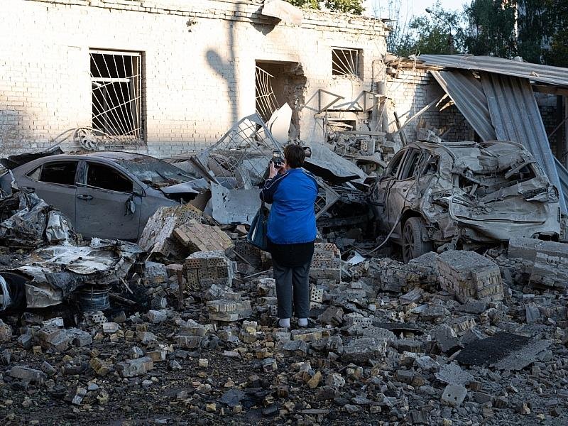 Mindestens zwölf Tote bei russischen Angriffen auf Kiew