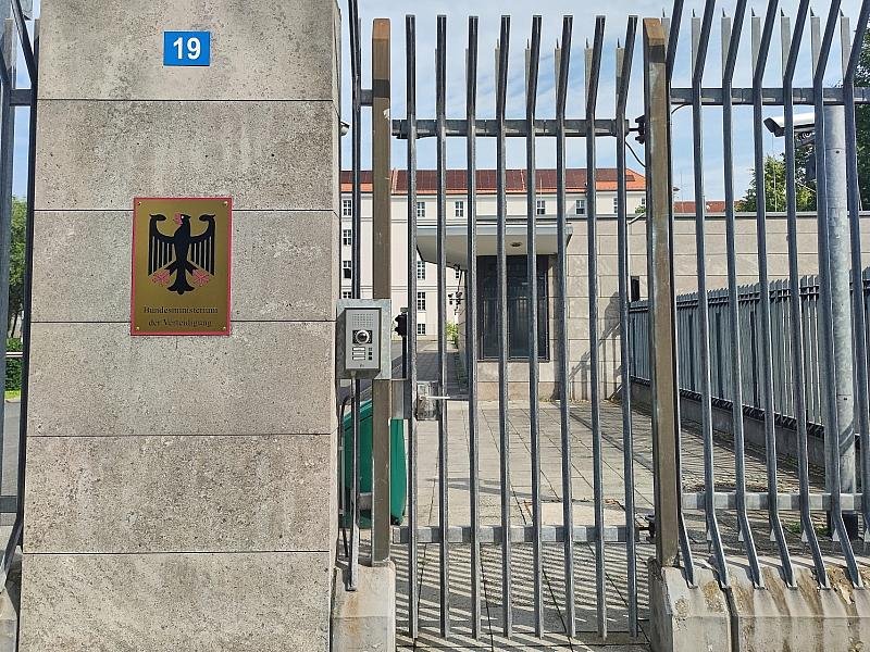 Ministerium plant Vorhalteverträge mit Rüstungsindustrie