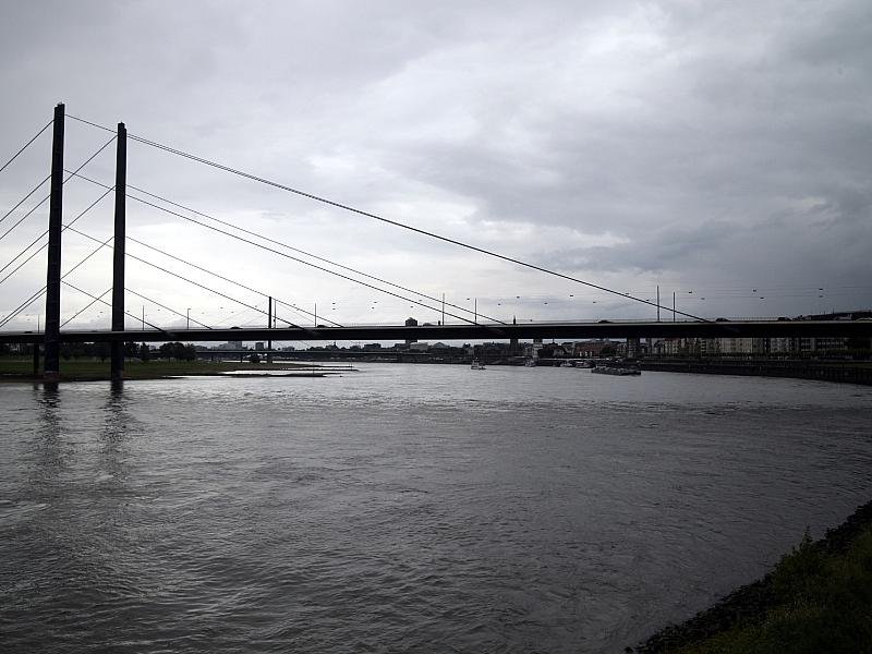 Niedrigwasser: Binnenschiffer warnen vor Zweiteilung des Rheins