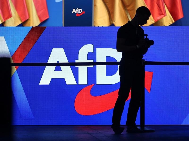 Politbarometer: AfD weiter klar vorn – Grüne legen zu