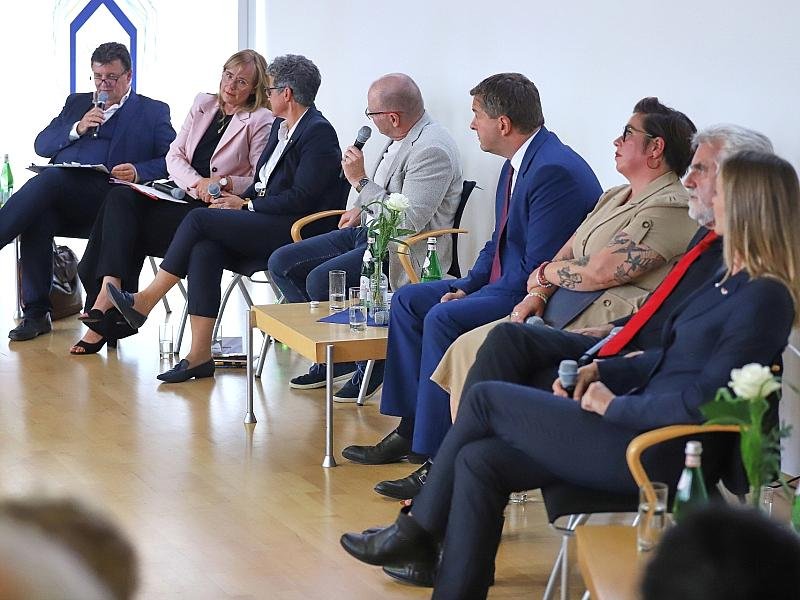 Sachsen-Anhalt: Spitzenkandidaten diskutieren über Bürokratieabbau