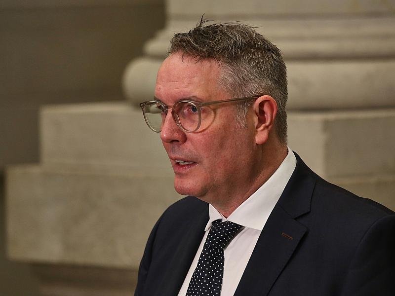 Schweitzer pocht auf Frau als Bundespräsidentin