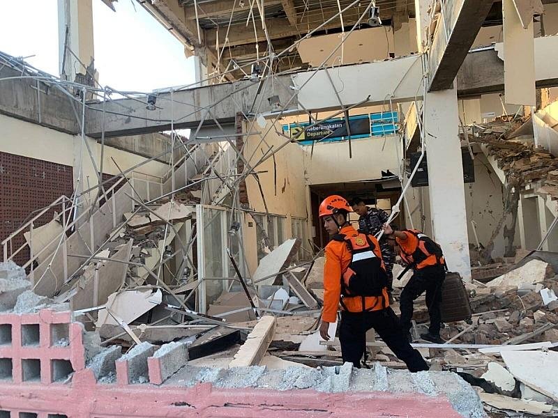 Schweres Erdbeben erschüttert Indonesien: Mindestens 14 Tote