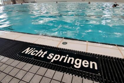 Schwimmmeister mahnen Eltern zu mehr Aufsicht in Bädern